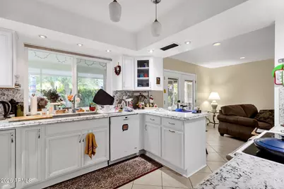 10705 W Camelot Circle, Sun City, AZ 85351 - Photo 8