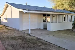 5721 W Cheery Lynn Rd, Phoenix, AZ 85031 - Photo 2