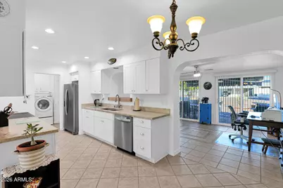 10712 W Camelot Circle, Sun City, AZ 85351 - Photo 16