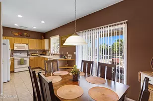 19253 N Hunters Run, Surprise, AZ 85387 - Photo 10