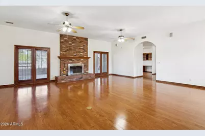 7002 W Surrey Avenue, Peoria, AZ 85381 - Photo 2