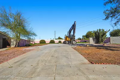 7106 W Sheila Lane #4, Phoenix, AZ 85033 - Photo 1