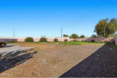 7106 W Sheila Lane #4, Phoenix, AZ 85033 - Photo 2