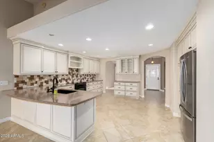 10910 W Mohawk Ln, Peoria, AZ 85373 - Photo 10