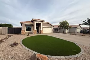 1567 N Tucana Ct, Gilbert, AZ 85234 - Photo 2