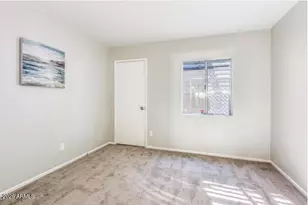 2 E Loma Ln, Phoenix, AZ 85020 - Photo 18