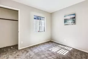 2 E Loma Ln, Phoenix, AZ 85020 - Photo 20