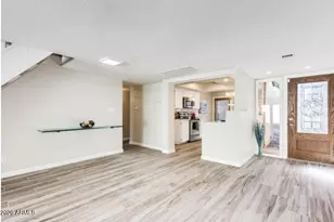 2 E Loma Ln, Phoenix, AZ 85020 - Photo 8