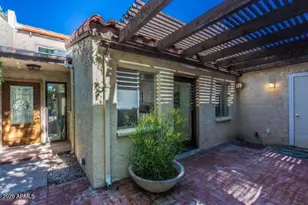 2 E Loma Ln, Phoenix, AZ 85020 - Photo 30