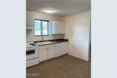 1420 E Brown Street #B, Phoenix, AZ 85029 - Photo 6