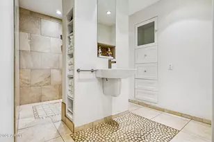 307 E Catalina Dr, Phoenix, AZ 85012 - Photo 10