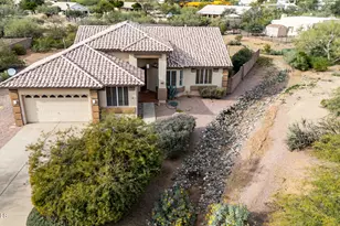 402 E Blue Eagle Ln, Phoenix, AZ 85086 - Photo 2