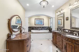 4945 E Cheery Lynn Rd, Phoenix, AZ 85018 - Photo 10