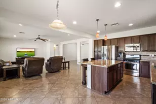 9964 W Patrick Ln, Peoria, AZ 85383 - Photo 10