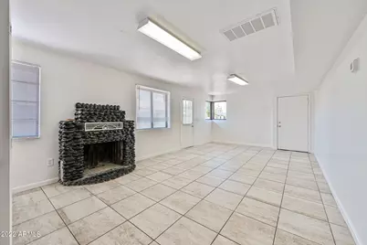3949 E Earll Drive #Apt 14, Phoenix, AZ 85018 - Photo 14