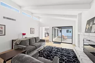 342 E Orangewood Ave, Phoenix, AZ 85020 - Photo 8