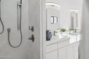 342 E Orangewood Ave, Phoenix, AZ 85020 - Photo 20