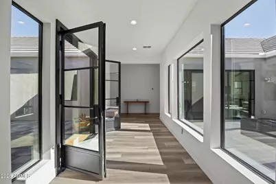 713 E Kachina Trail, Phoenix, AZ 85042 - Photo 22