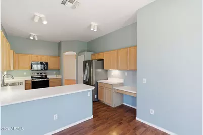 18247 N Coyote Lakes Parkway, Surprise, AZ 85378 - Photo 10
