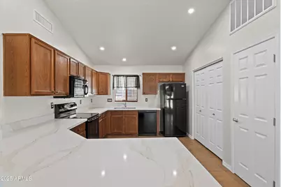 3114 E Kristal Way, Phoenix, AZ 85050 - Photo 2