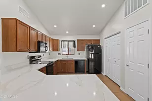 3114 E Kristal Way, Phoenix, AZ 85050 - Photo 2