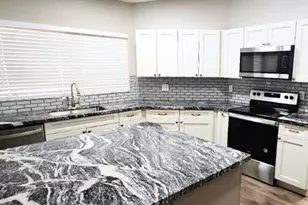 4038 E Thistle Landing Dr, Phoenix, AZ 85044 - Photo 4