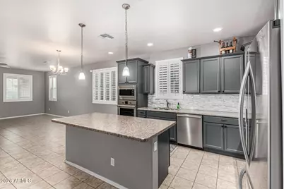 18431 W Williams Road, Surprise, AZ 85387 - Photo 6