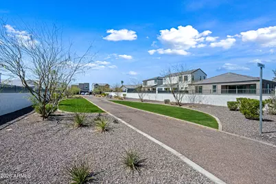 2335 E Levi Drive, Phoenix, AZ 85040 - Photo 4