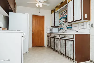 1323 N Center Avenue, Casa Grande, AZ 85122 - Photo 10