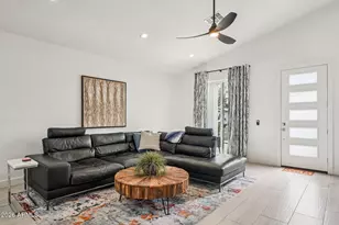 1434 E Weldon Ave, Phoenix, AZ 85014 - Photo 12