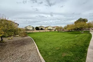 2725 E Mine Creek Rd, Phoenix, AZ 85024 - Photo 14