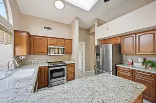 19506 N 89th Dr, Peoria, AZ 85382 - Photo 2