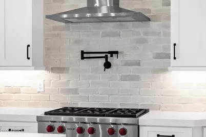 1070 E Peach Tree Drive, Chandler, AZ 85249 - Photo 8