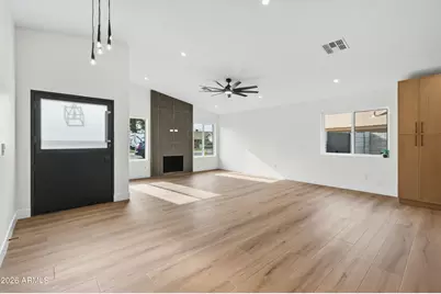 2432 W Saint Moritz Lane, Phoenix, AZ 85023 - Photo 4