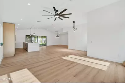 2432 W Saint Moritz Lane, Phoenix, AZ 85023 - Photo 6