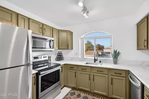 10401 N 52nd St, Paradise Valley, AZ 85253 - Photo 2