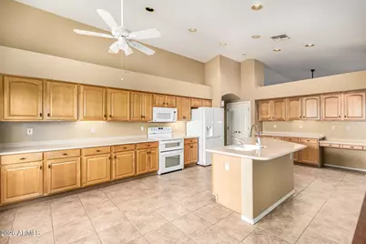 20432 N 87th Lane, Peoria, AZ 85382 - Photo 14