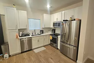 2818 W Red Fox Rd, Phoenix, AZ 85085 - Photo 2