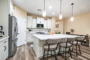 10754 W Yearling Rd, Peoria, AZ 85383 - Photo 8