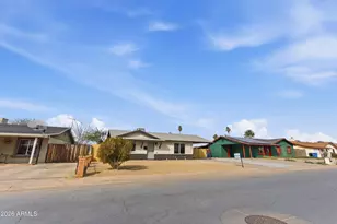 6408 W Avalon Dr, Phoenix, AZ 85033 - Photo 32