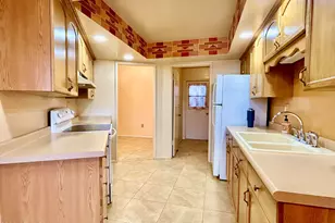 10878 W Coggins Dr, Sun City, AZ 85351 - Photo 8