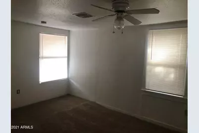 261 W Lindbergh Avenue, Coolidge, AZ 85128 - Photo 4