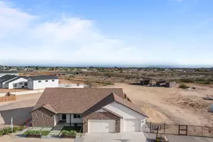 21015 W White Feather Ln, Wittmann, AZ 85361 - Photo 4