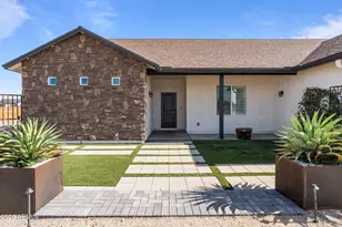 21015 W White Feather Ln, Wittmann, AZ 85361 - Photo 2