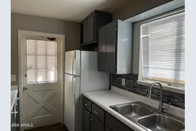 102 E Ivy Street, Mesa, AZ 85201 - Photo 2