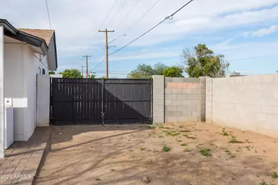 4255 N 30th Drive, Phoenix, AZ 85017 - Photo 4