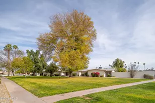 10539 W Palmeras Dr, Sun City, AZ 85373 - Photo 30