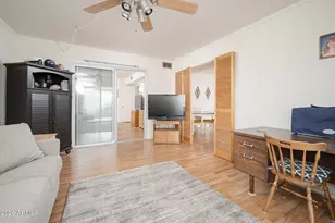 10539 W Palmeras Dr, Sun City, AZ 85373 - Photo 4