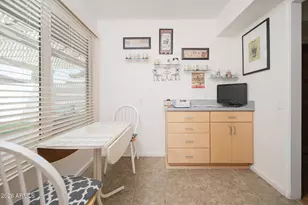 10539 W Palmeras Dr, Sun City, AZ 85373 - Photo 24