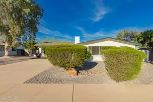 2834 E Shangri La Rd, Phoenix, AZ 85028 - Photo 1